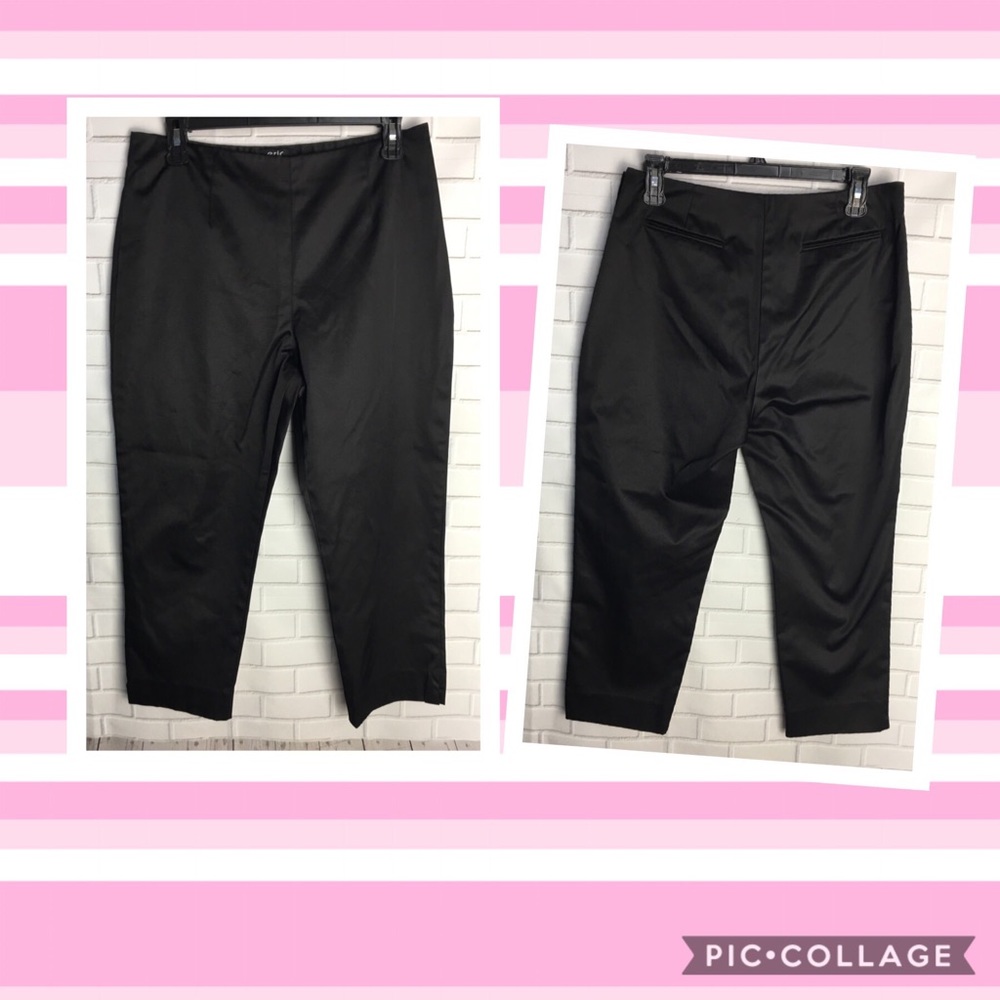 ***SOLD***Eric Signature Women’s Black Capri pants